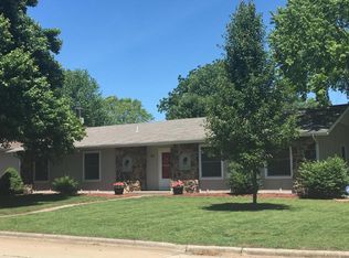 901 E Meadowlark St, Springfield, MO 65810