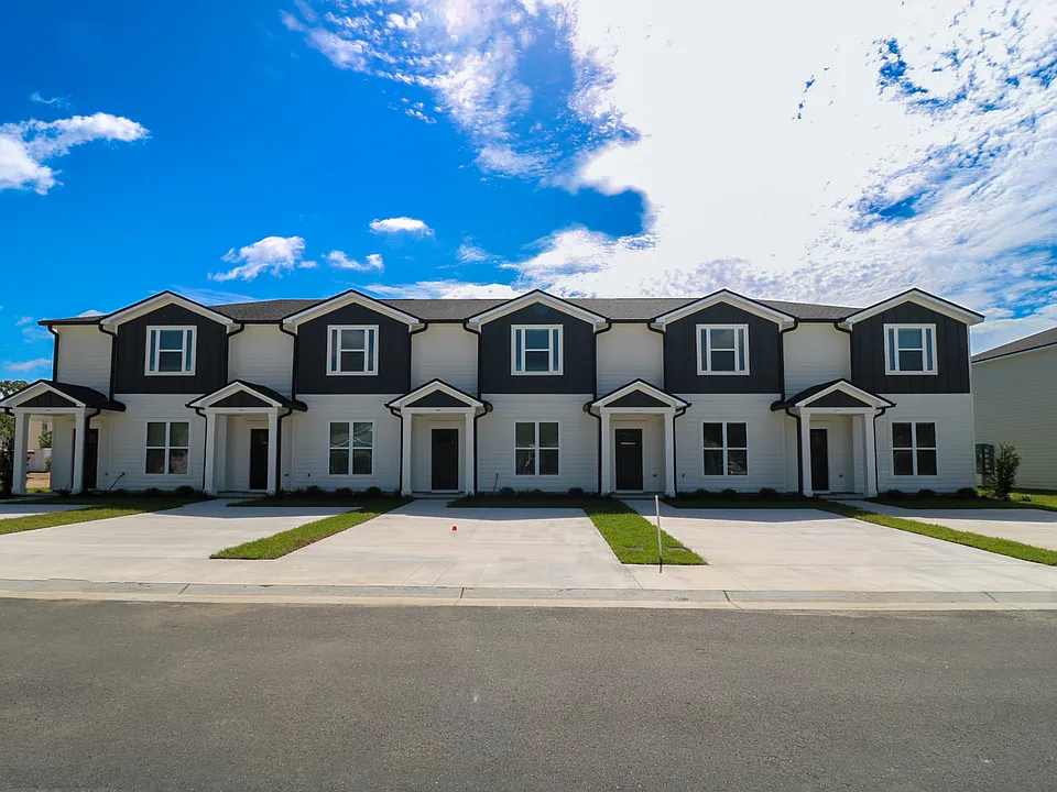 401 Hampton Ln