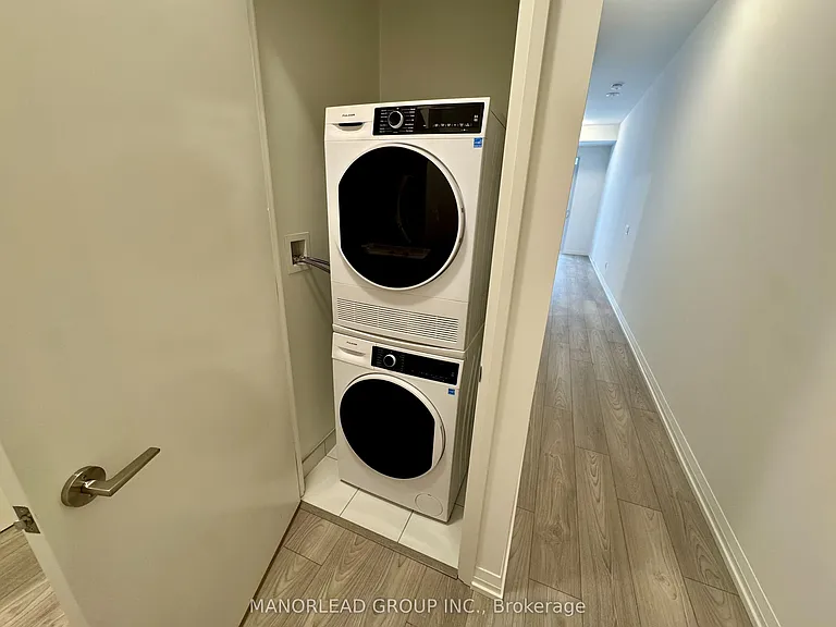 400 King St W #708 — Photo 8