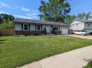 955 Miller Ave, Streamwood, IL 60107