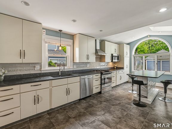 4th image of 20 Bishop Road