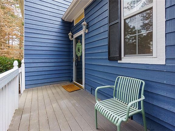 4th image of 520 Victoria Rd