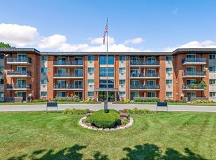 2230 S Goebbert Rd #321, Arlington Heights, IL 60005