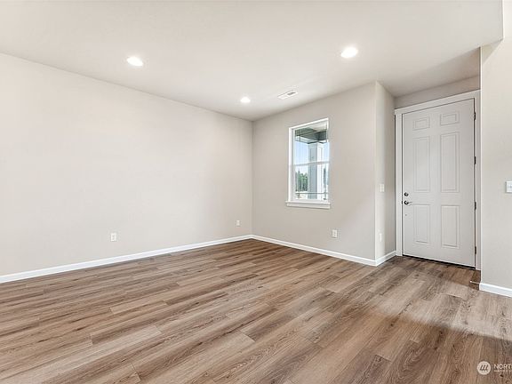 3rd image of 15305 207th Avenue E #186