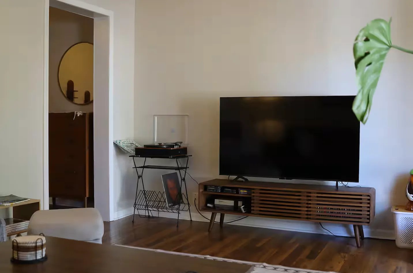 1 bed, 560 sqft, $1,700 — Photo 2