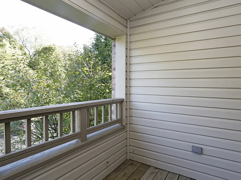 Lakemont Apartments — Photo 17