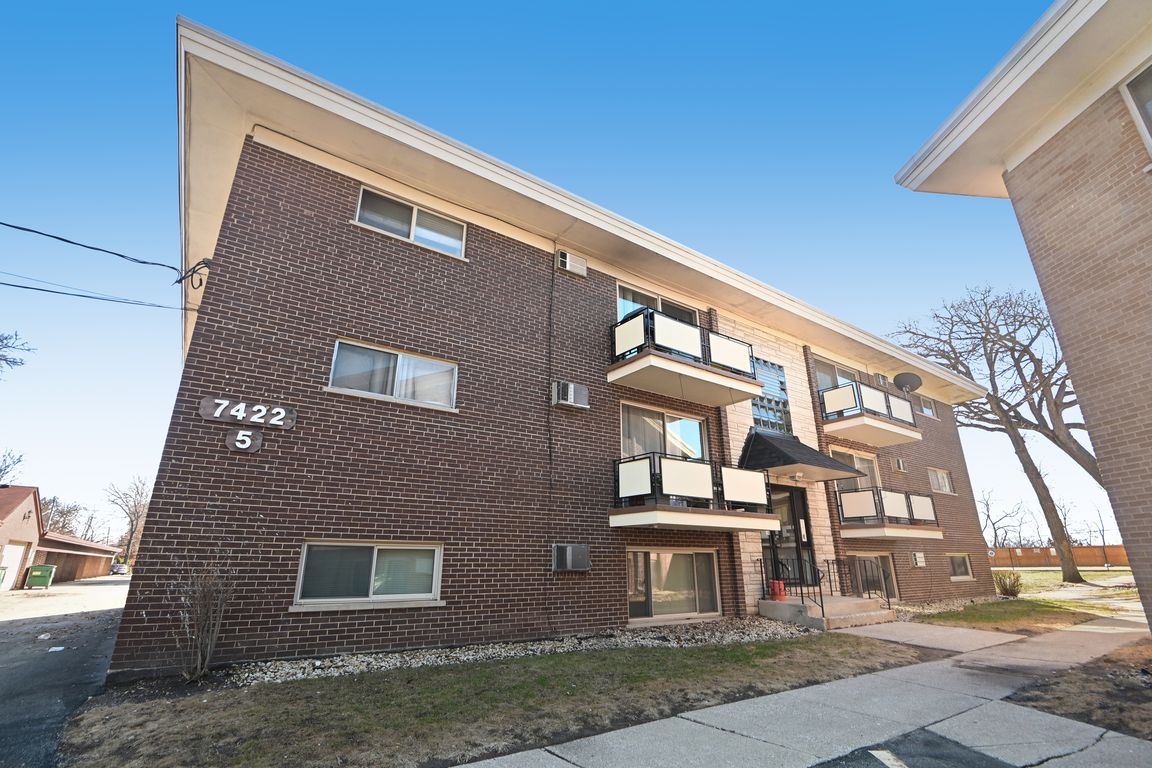 W 111th St-S1003-001.jpg