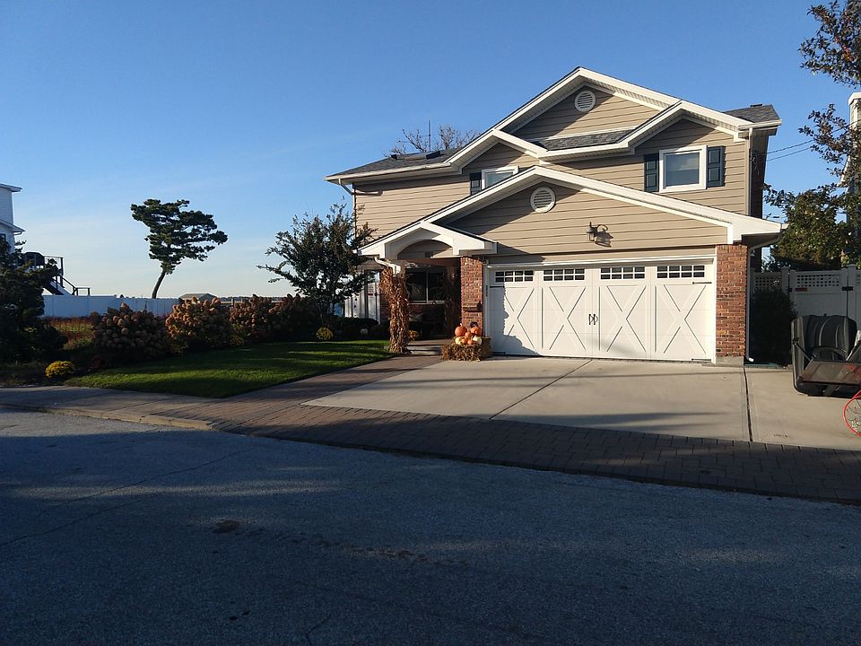 1st image of 551 W Bay Dr