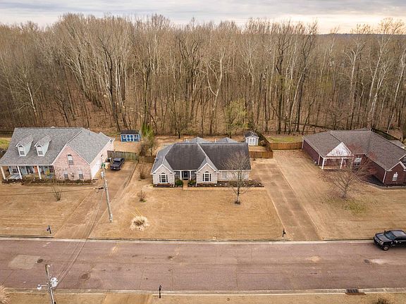 2nd image of 20 Brookhaven Ln