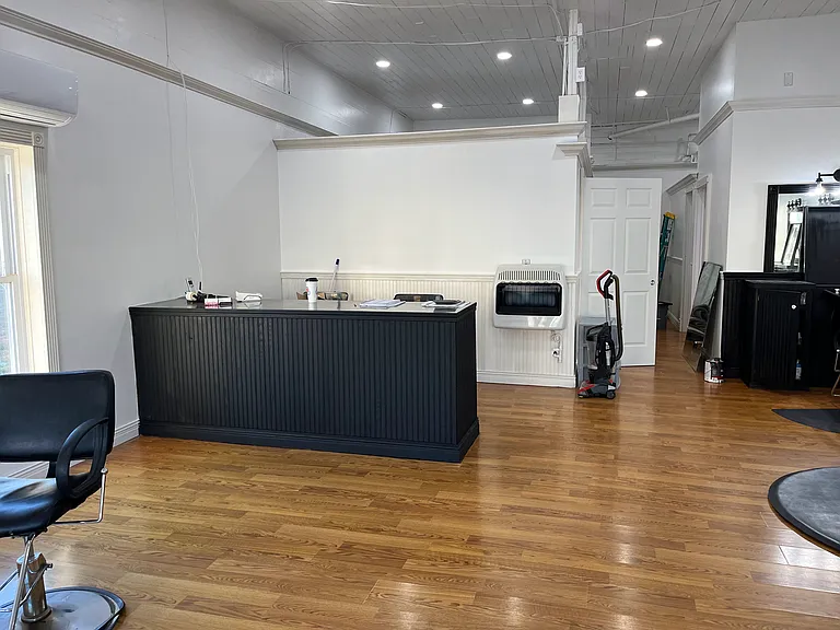 136 S Main St — Photo 4