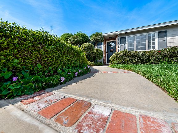 4th image of 2304 W Cambridge Avenue