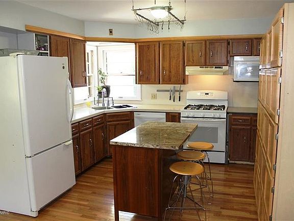 2nd image of 56 Holmdene Blvd NE