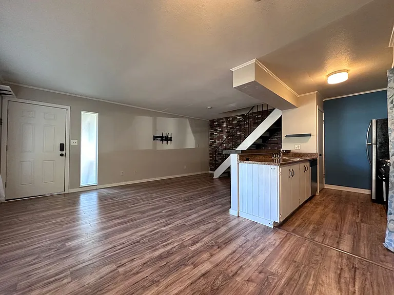 1589 NE Kane Dr — Photo 6