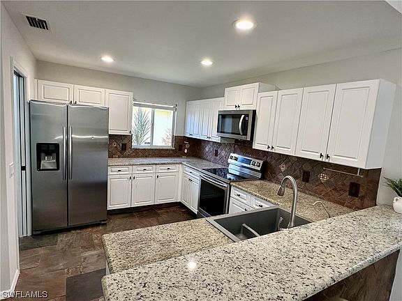 5th image of 1825 SW 49th Ln