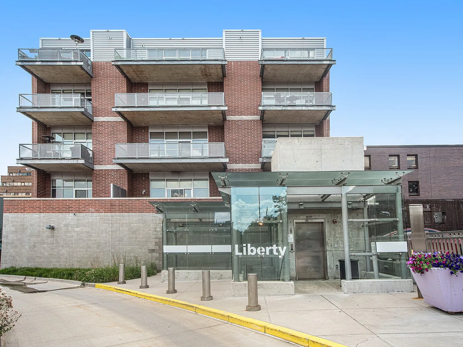 2 bed, 997 sqft, $3,500 — Photo 3