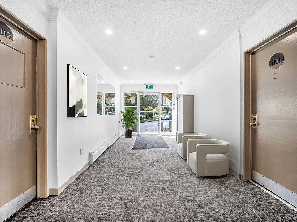 201 Laval St #205
