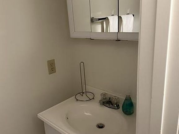 2nd image of 314 Broce Dr Suite 103