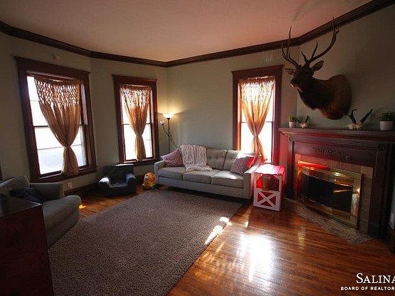 3rd image of 716 S Santa Fe Ave