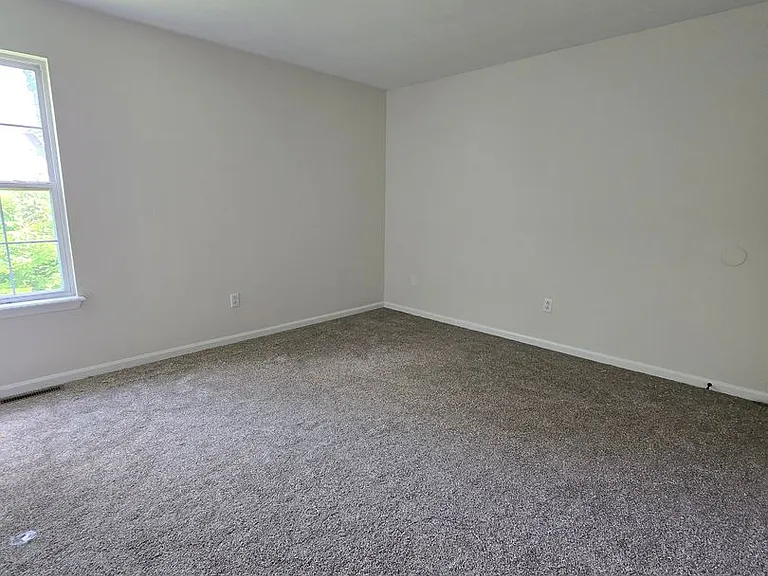 301-303 Dorothy Dean Dr — Photo 6