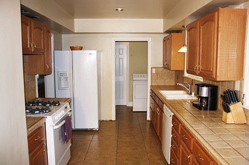 5th image of 22957 Oxnard St