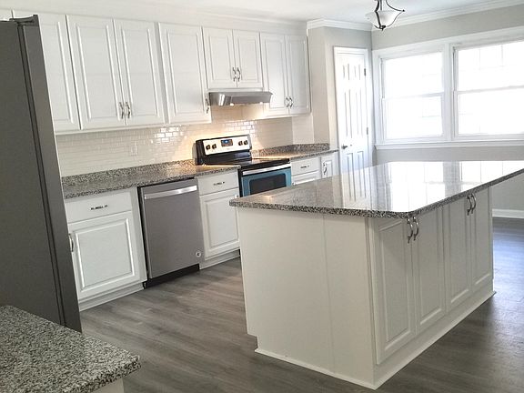 3rd image of 48 W Wainwright Dr