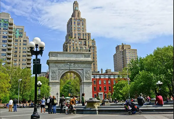 Rented by Compass | media 21