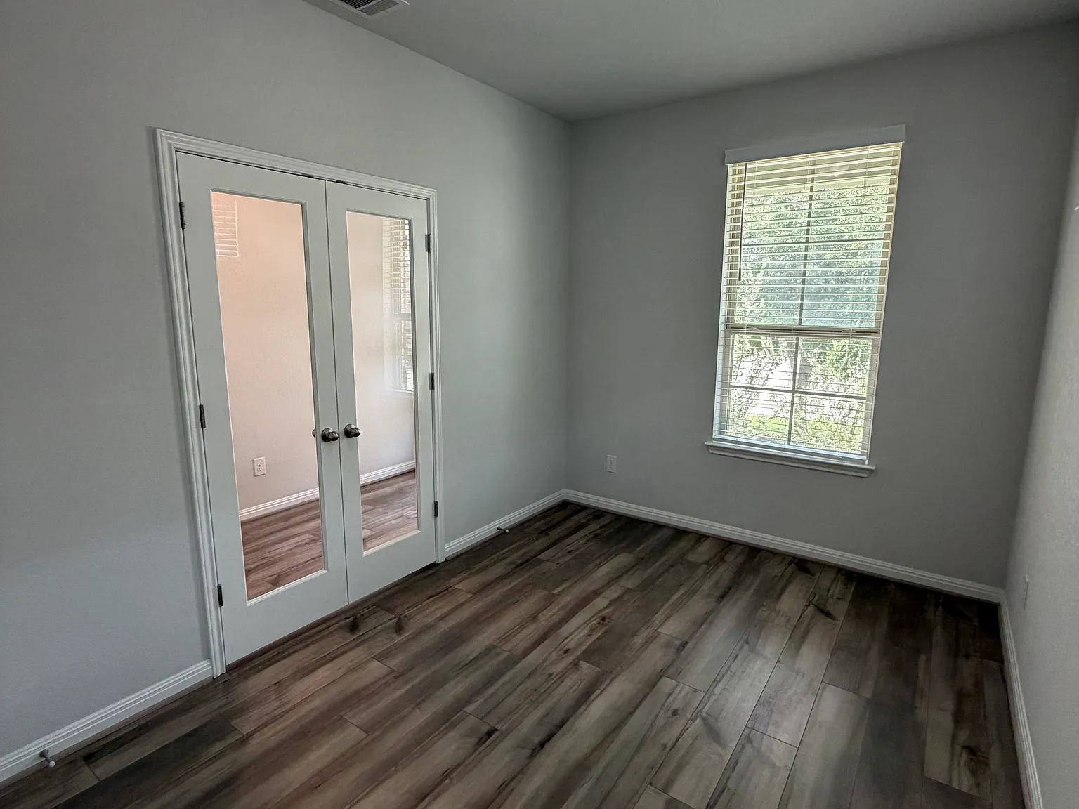 4 bed, 2.5 bath, 2334 sqft, $2,100 — Photo 4