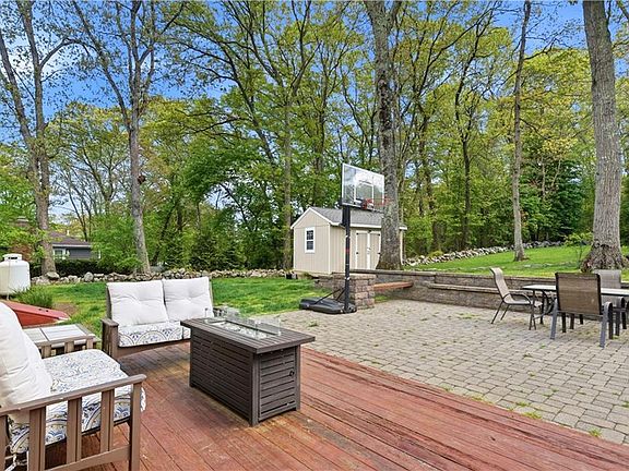 3rd image of 66 Maplewood Dr