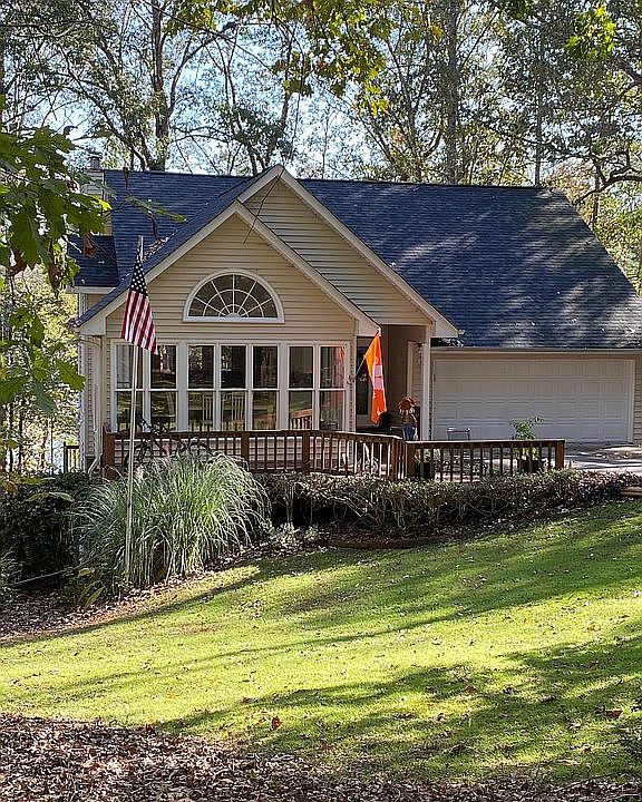 1st image of 456 Lake Place Dr