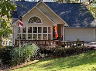 456 Lake Place Dr, Lavonia, GA 30553