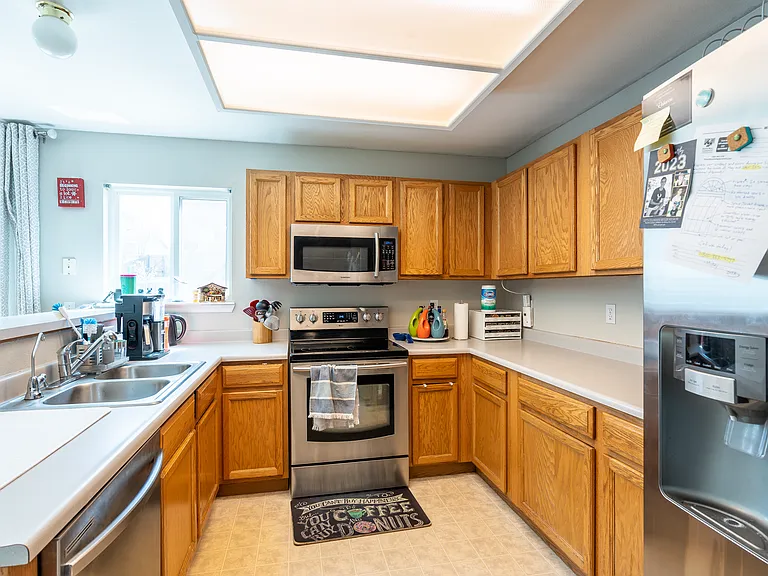 857 Regent Ct — Photo 6
