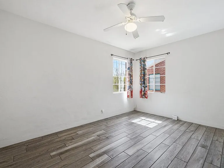 626 N Venice Ave — Photo 15
