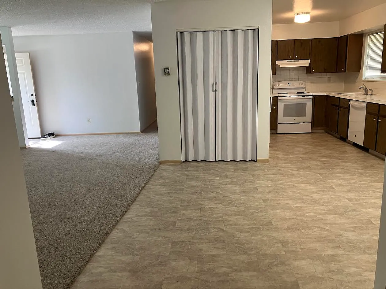 3 bed, 1.5 bath, 1512 sqft, $2,500 — Photo 3