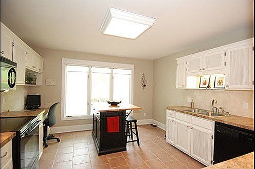 3rd image of 1225 Newmarket Dr