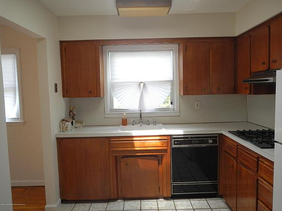 4th image of 183 Cortelyou Ave