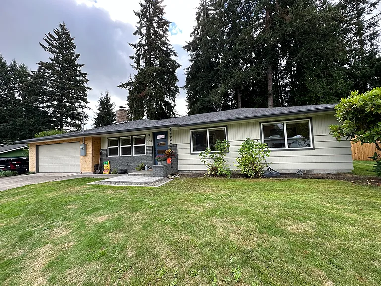 5213 25th Ave SE — Photo 1