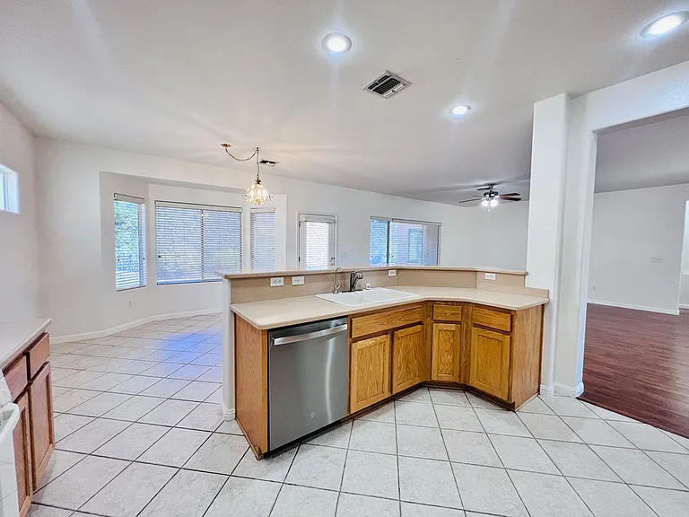 3047 Hickory Valley Rd — Photo 7