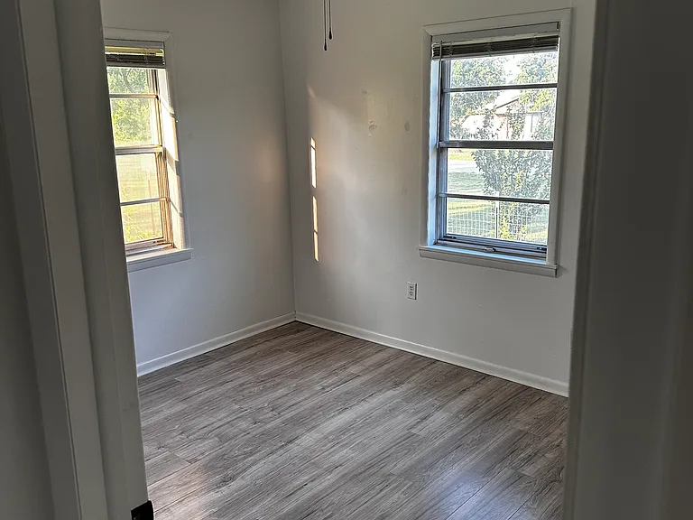 802 NW 4th St — Photo 18
