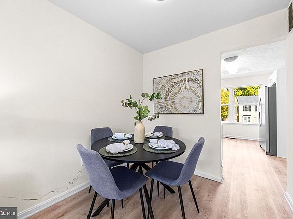 5th image of 19 Chinaberry Ln