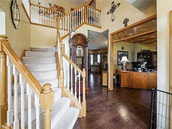 4th image of 3731 Turnberry Dr