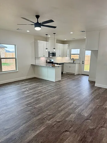19101 Mid Country Blvd Photo 1
