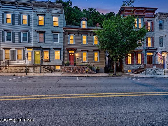 3rd image of 54 W Broadway