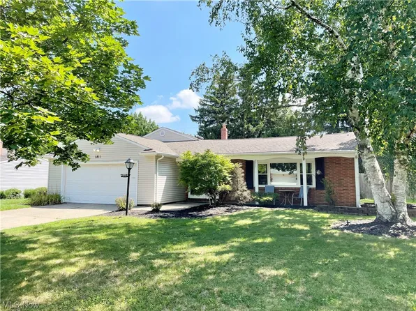1811 Edenhall Dr, Lyndhurst, OH 44124