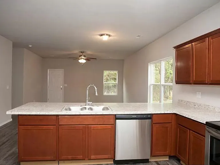 4702 W Hoover Loop — Photo 2