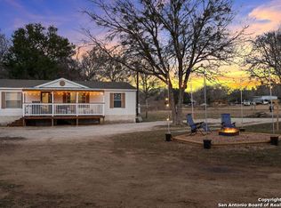 1033 Mariana Rd, Floresville, TX 78114