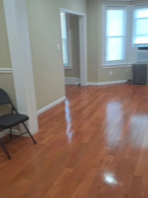 2 bed, 1.0 bath, 1918 sqft, $2,800 — Photo 2