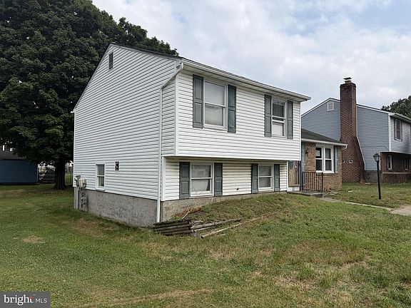 2nd image of 21 Woodmans Ct