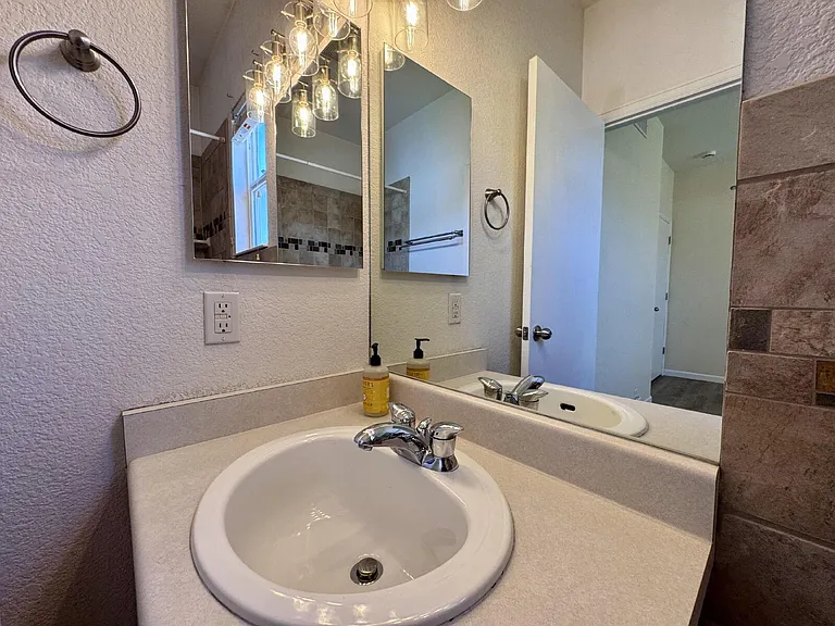 11260 Jersey Way — Photo 18