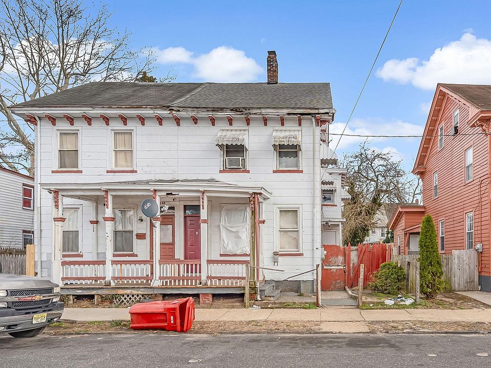 1st image of 141 Bank St