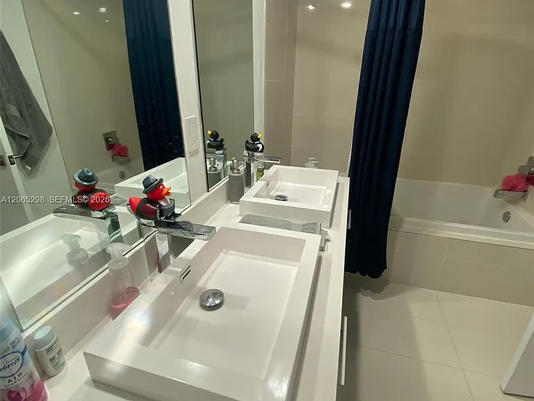 45 SW 9th St #1005 — Photo 7